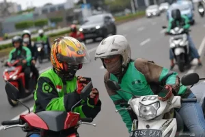 Dilema Ojol di Jam Sibuk, Penumpang Lama Menunggu