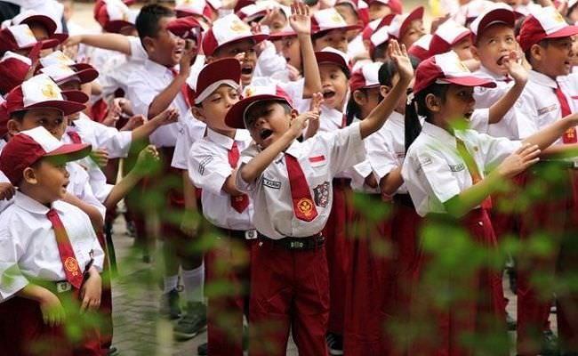Aturan Baru SD: Tak Wajib Usia 7 Tahun Aturan Baru SD: Tak Wajib Usia 7 Tahun