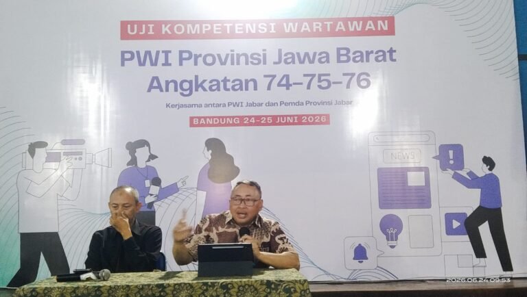 36 Juta Warga Jabar Gunakan Handphone, Pers Ditantang Jaga Kredibilitas 36 Juta Warga Jabar Gunakan Handphone, Pers Ditantang Jaga Kredibilitas